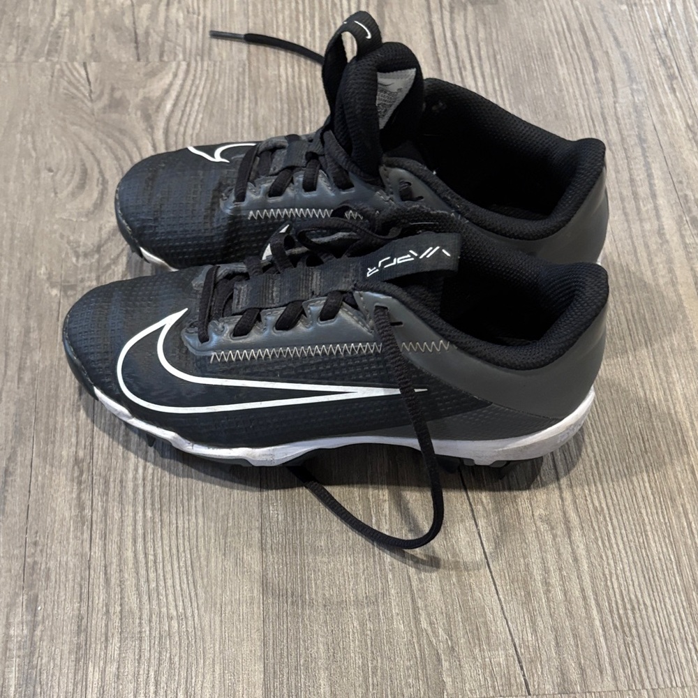 Nike kids Black and White Athletic Cleats